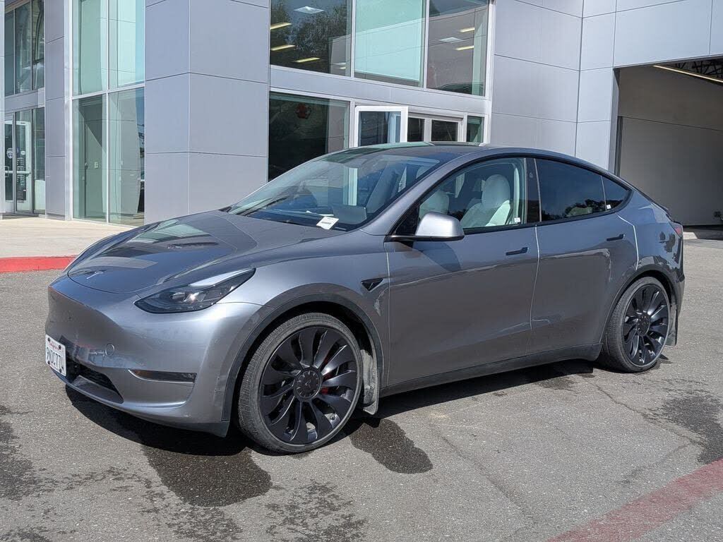 2024 TESLA Model Y