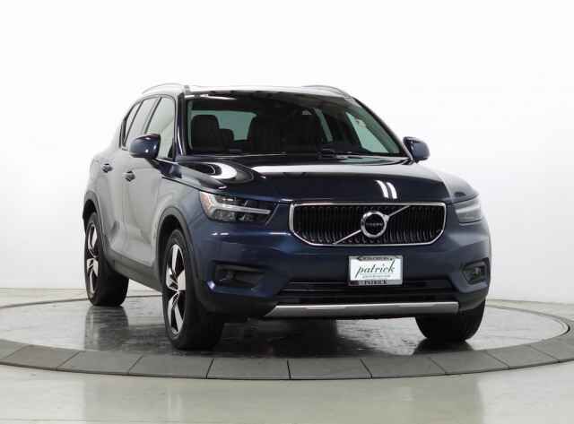 2021 VOLVO XC40