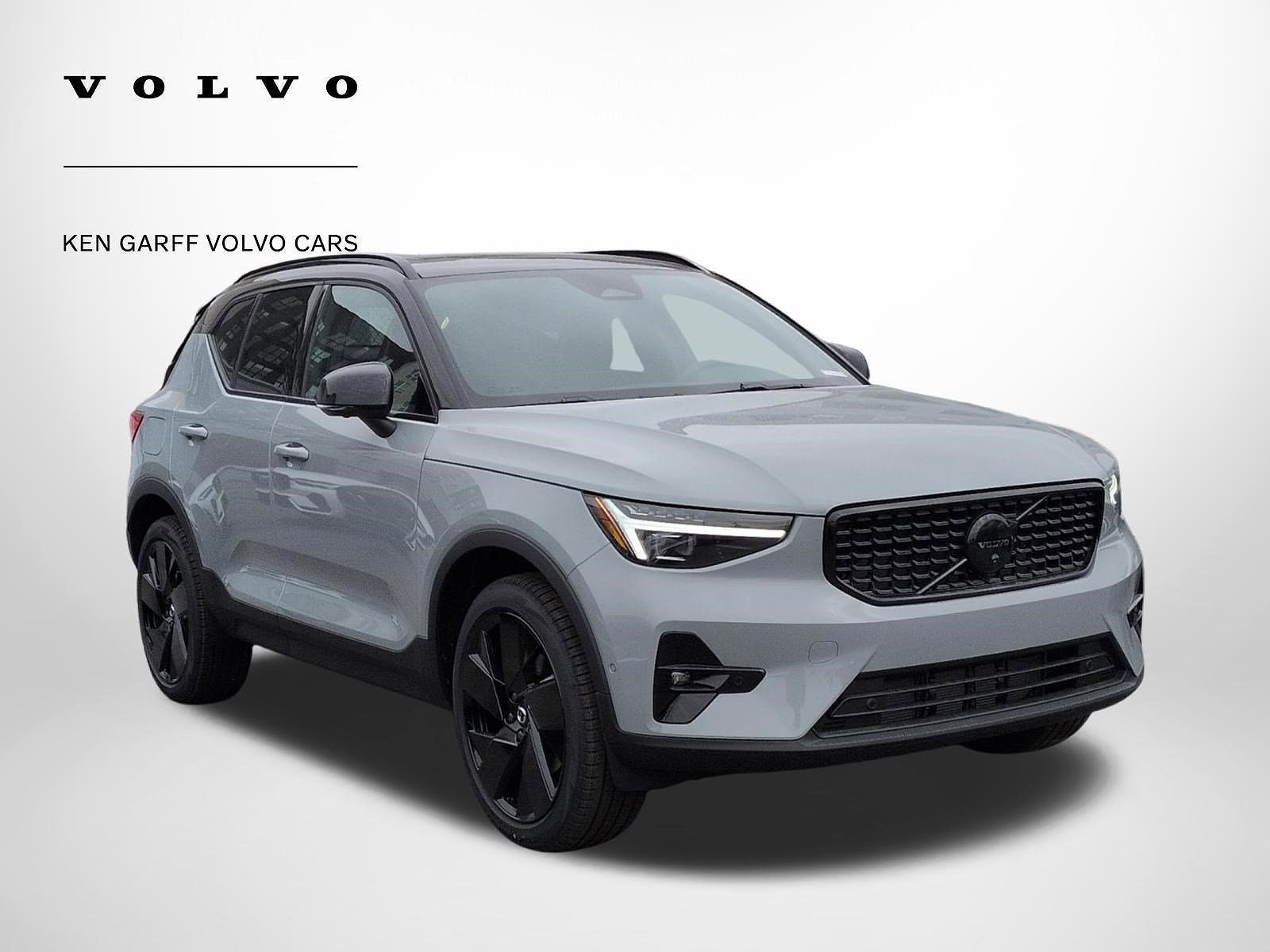 2026 VOLVO XC40