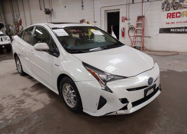 2016 TOYOTA PRIUS