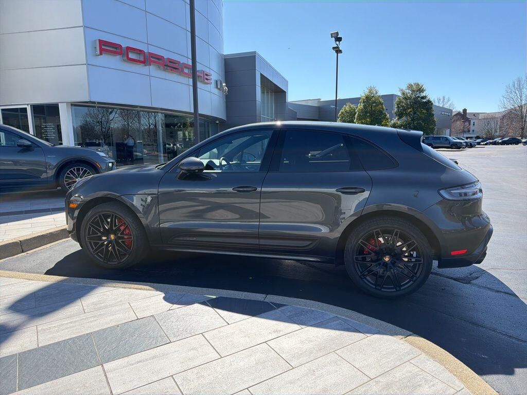 2022 PORSCHE Macan