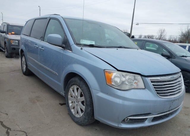 2013 CHRYSLER Town and Country