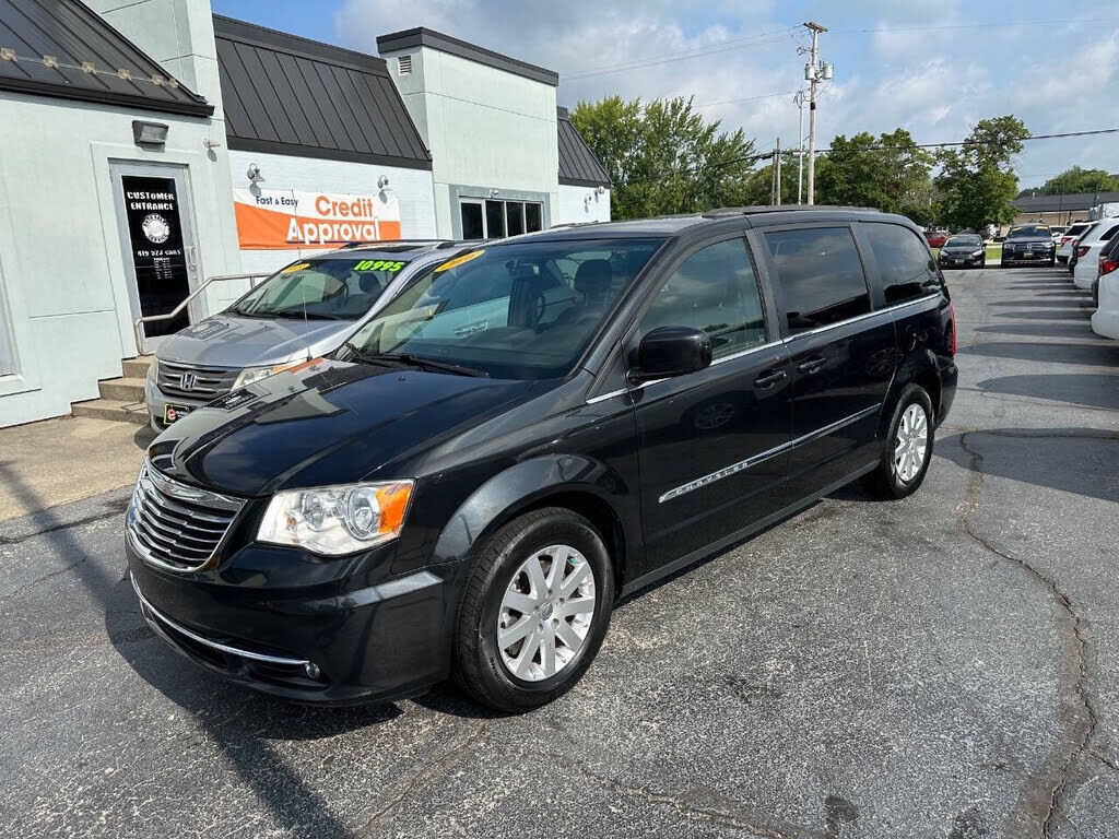 2016 CHRYSLER Town and Country