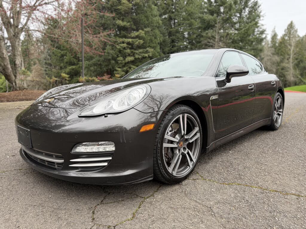 2013 PORSCHE Panamera