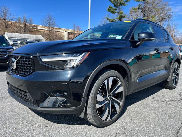 2024 VOLVO XC40