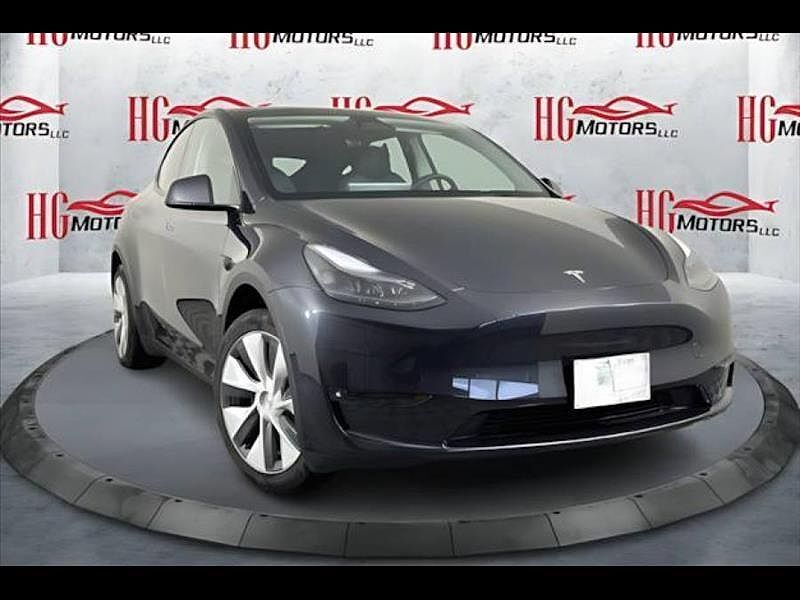 2024 TESLA Model Y