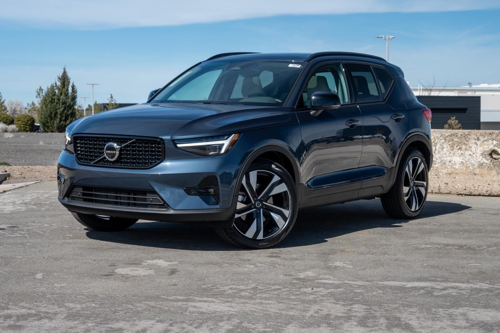 2026 VOLVO XC40