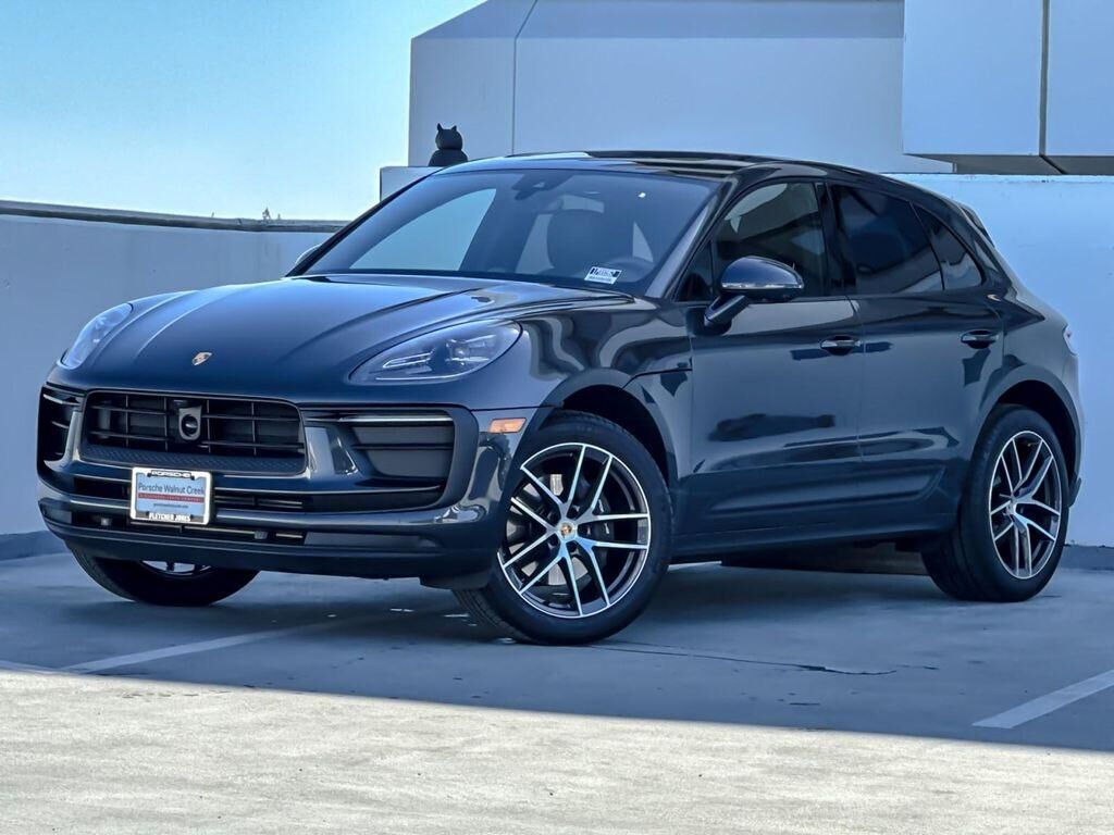 2025 PORSCHE Macan