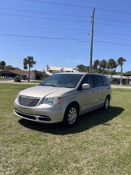 2014 CHRYSLER Town and Country