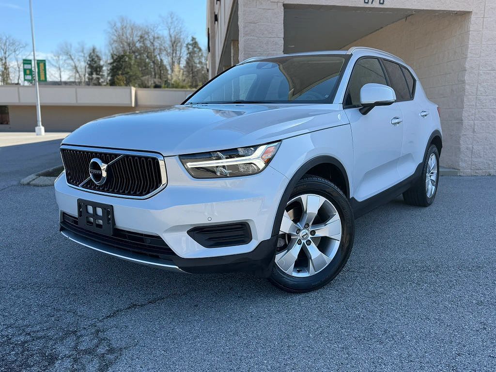 2020 VOLVO XC40