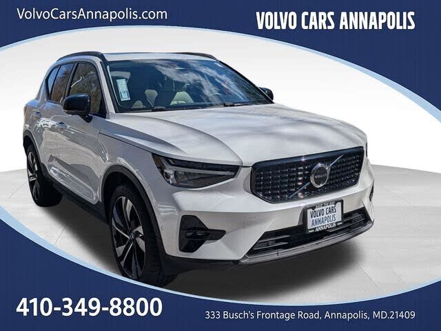 2023 VOLVO XC40