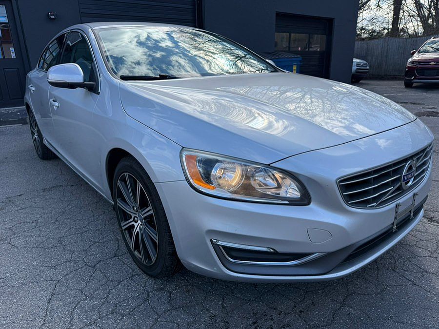 2017 VOLVO S60