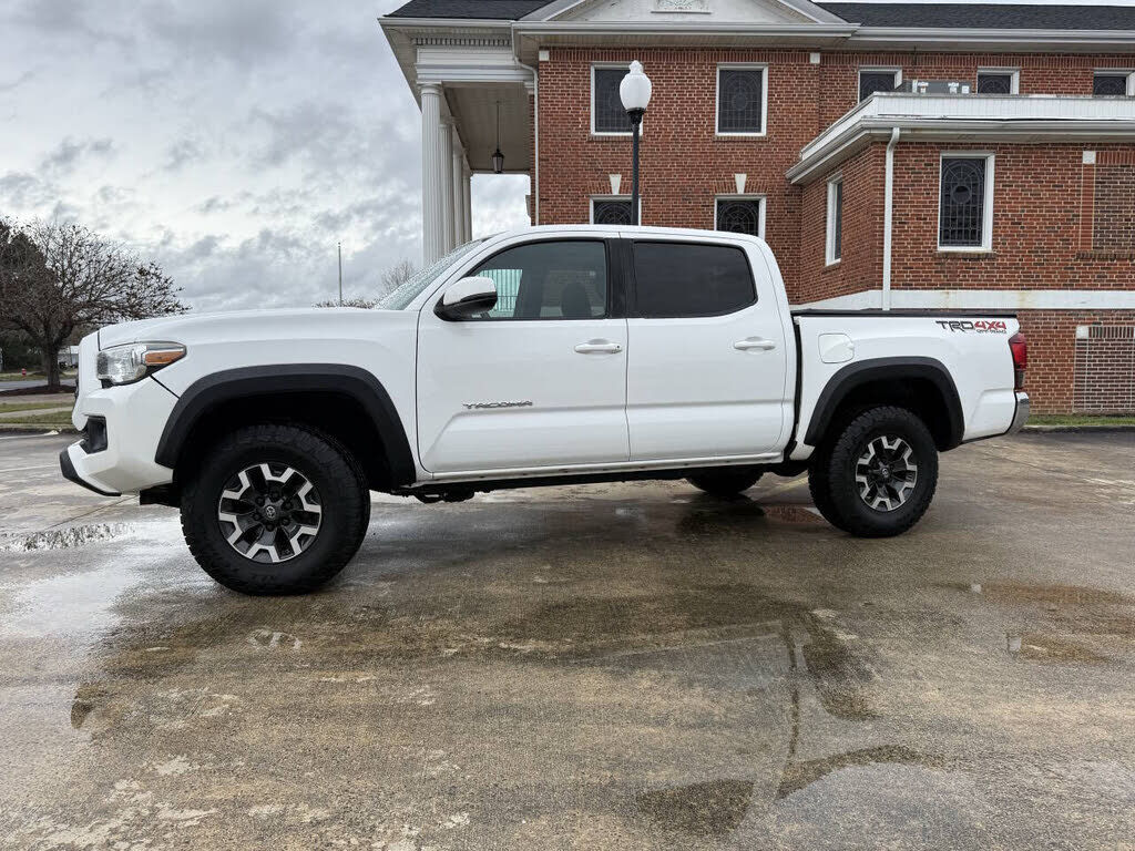 2019 TOYOTA Tacoma