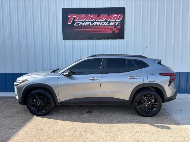 2025 CHEVROLET Trax