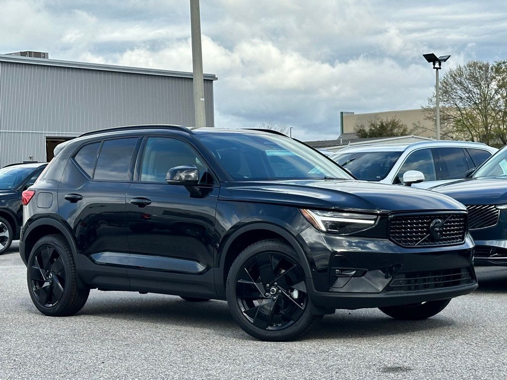 2026 VOLVO XC40