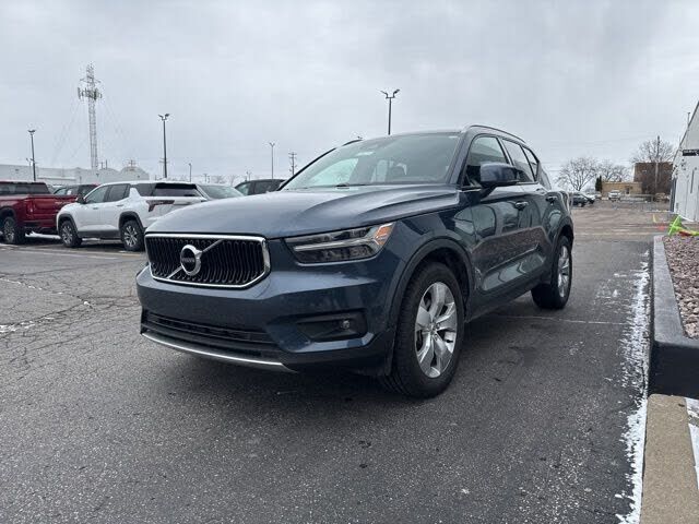 2021 VOLVO XC40