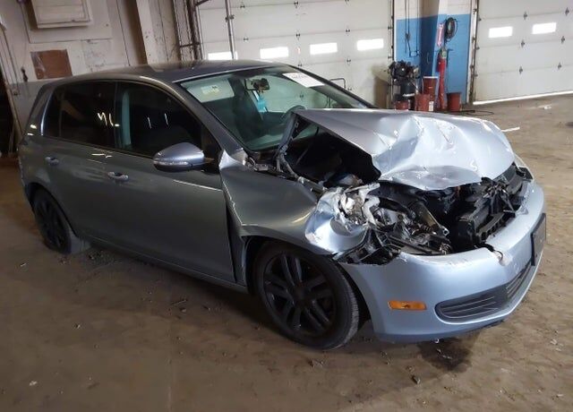 2011 VOLKSWAGEN Golf