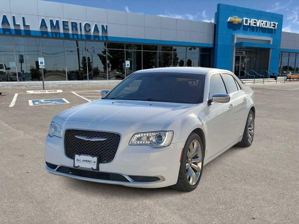 2019 CHRYSLER 300