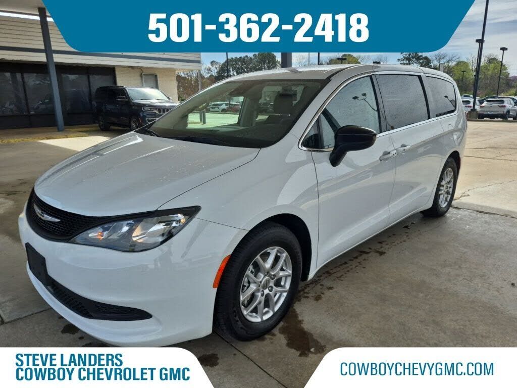 2024 CHRYSLER Voyager