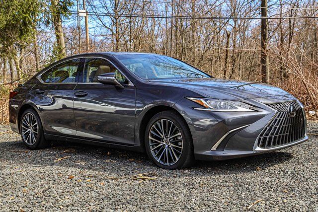 2022 LEXUS ES