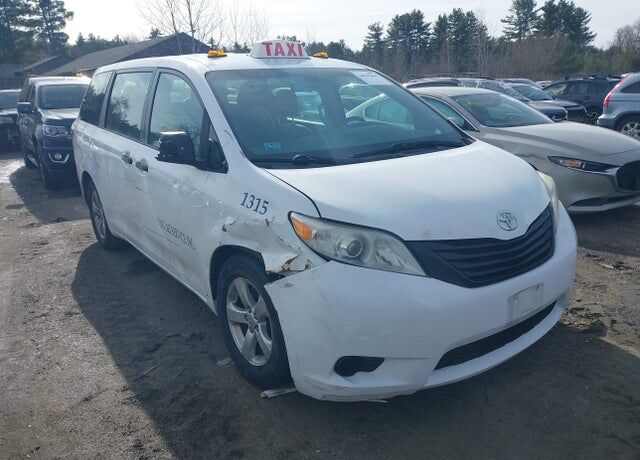 2017 TOYOTA Sienna