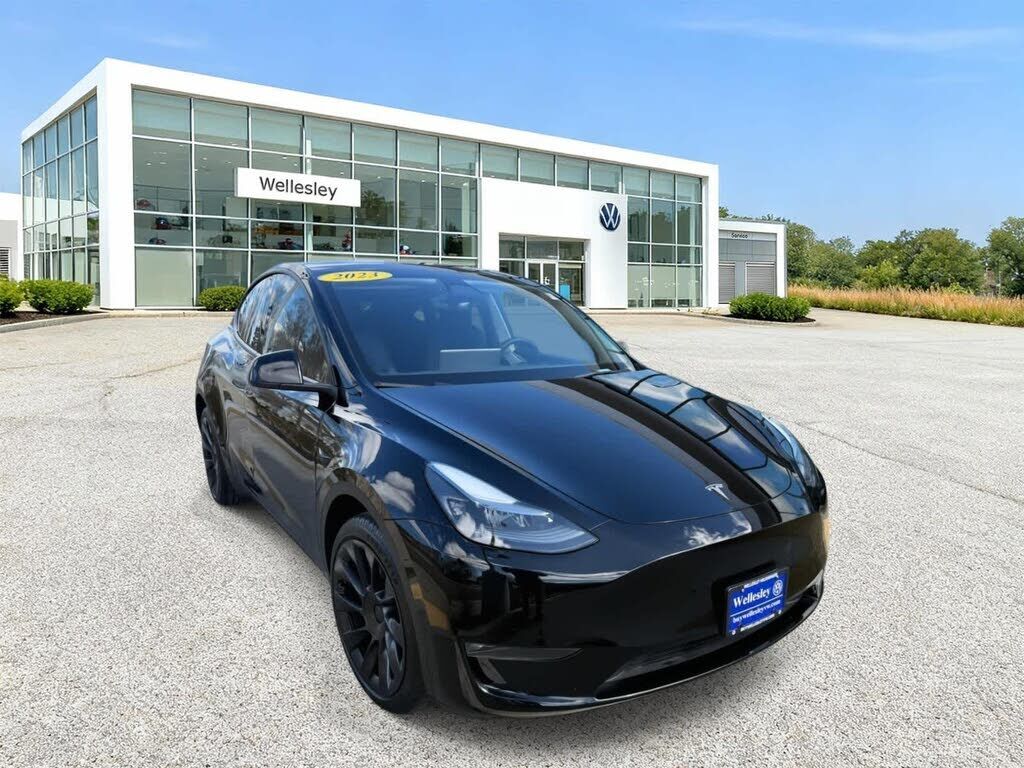 2023 TESLA Model Y