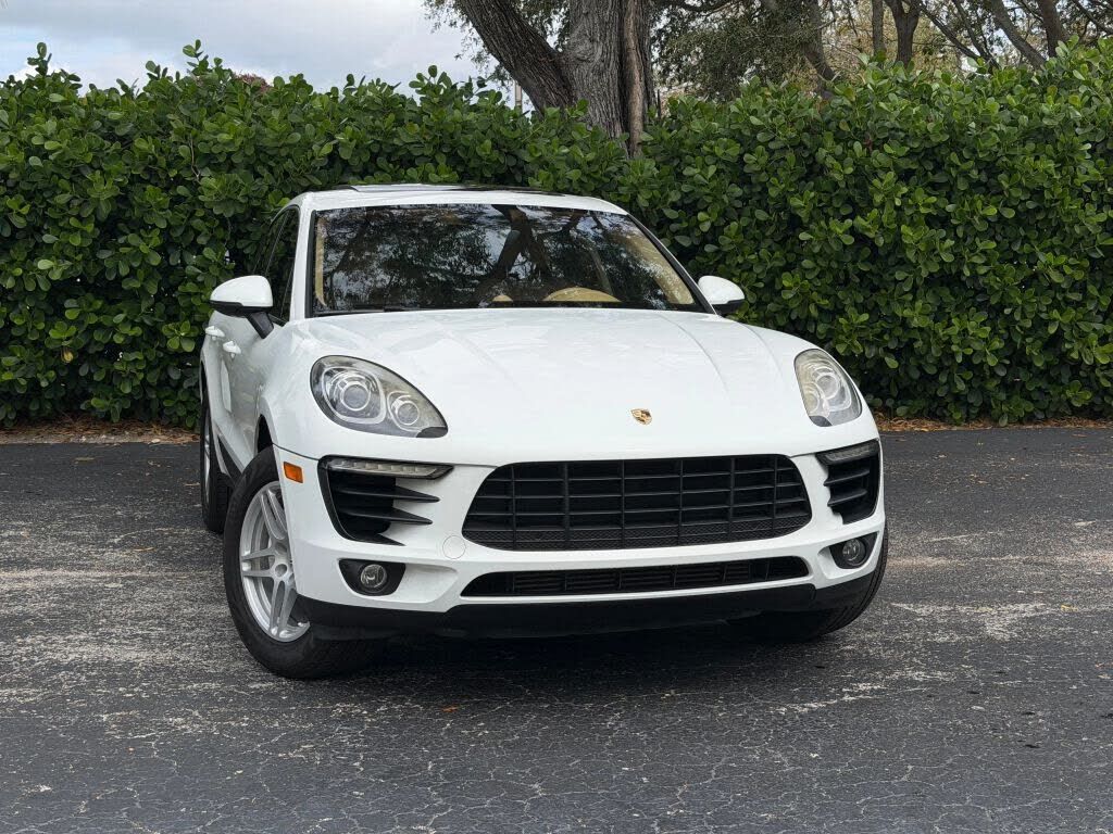 2017 PORSCHE Macan