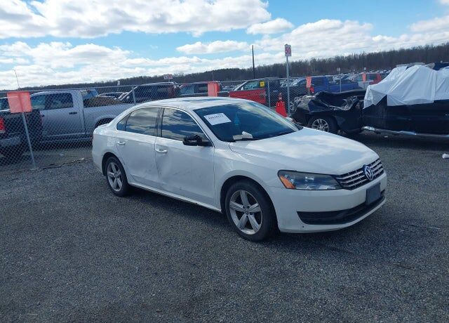 2013 VOLKSWAGEN Passat