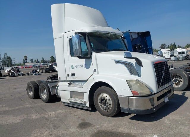 2018 VOLVO TRUCK VNL