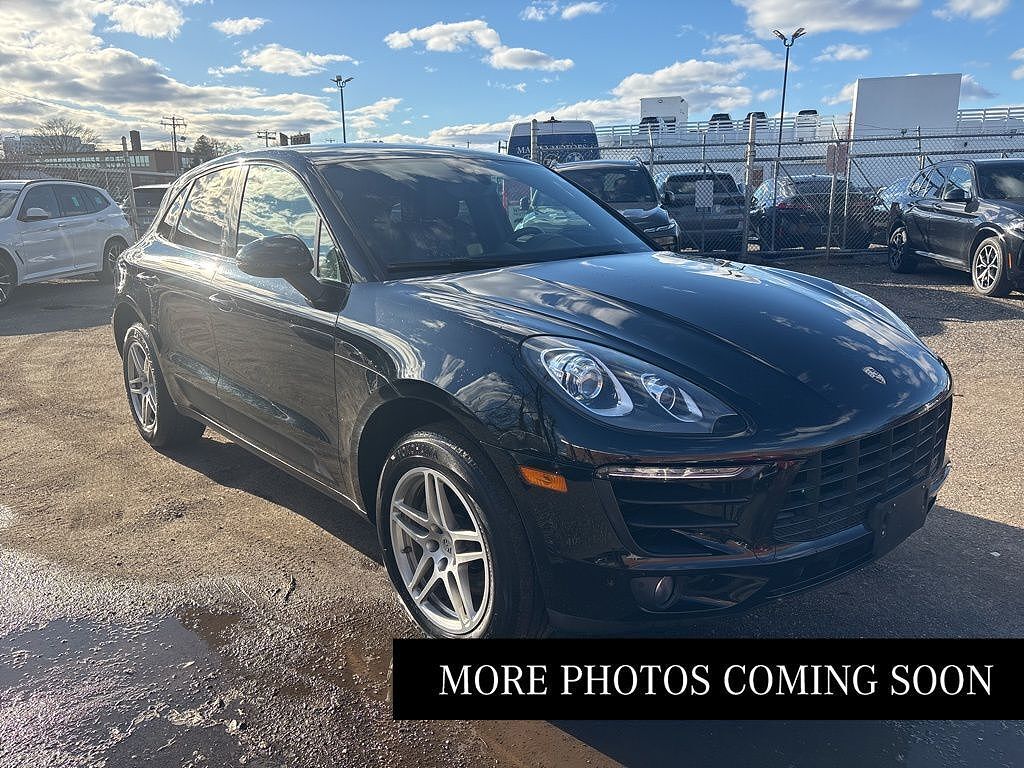 2017 PORSCHE Macan