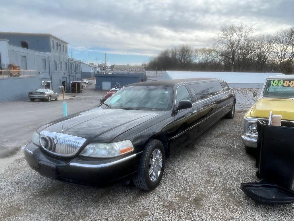 2008 LINCOLN Town Car