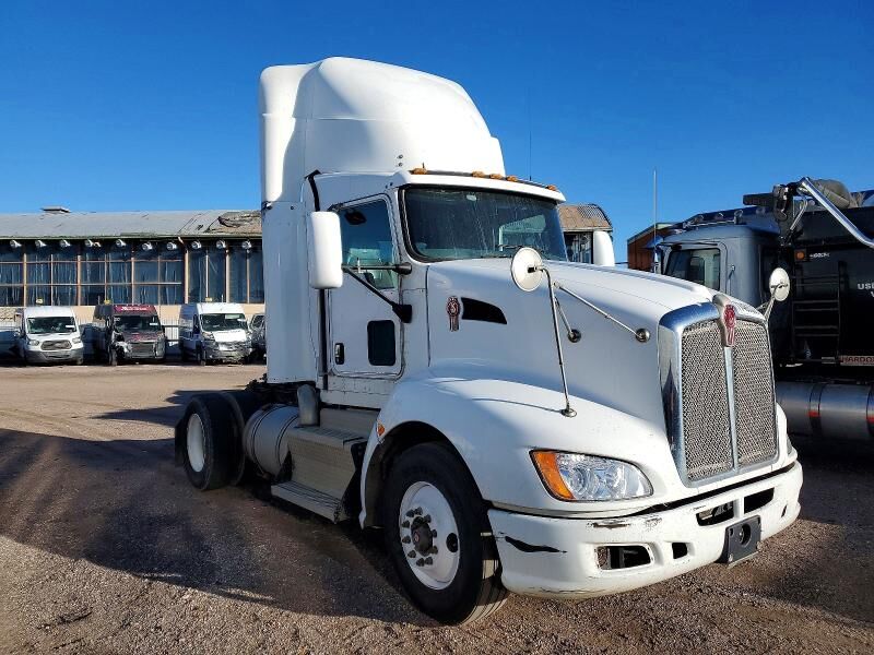 2013 KENWORTH T6 Series