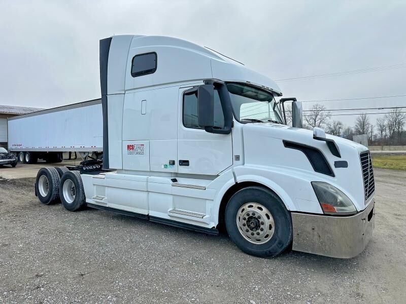 2018 VOLVO TRUCK VNL