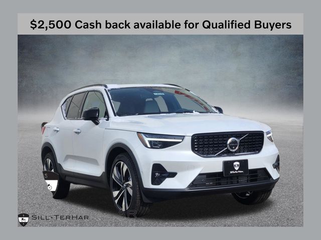 2026 VOLVO XC40