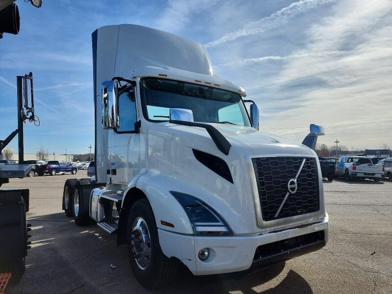 2020 VOLVO TRUCK VNR