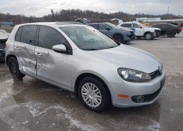 2013 VOLKSWAGEN Golf