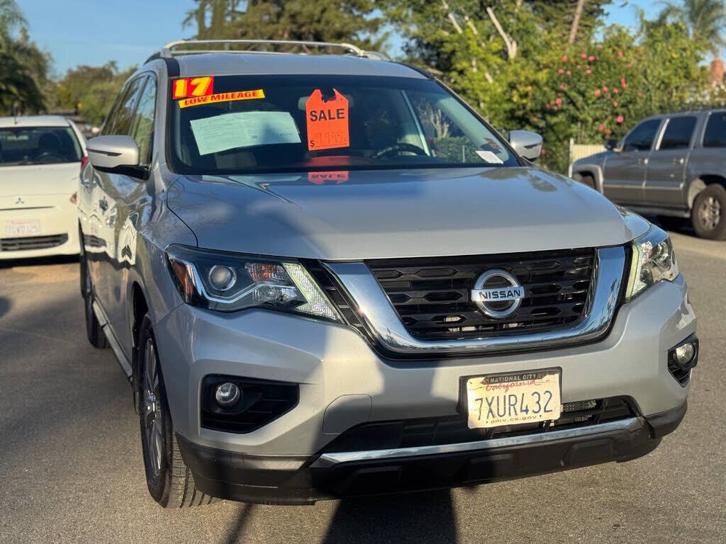 2017 NISSAN Pathfinder