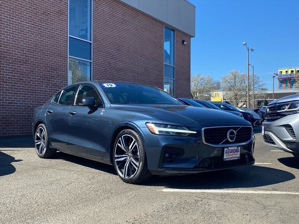 2019 VOLVO S60