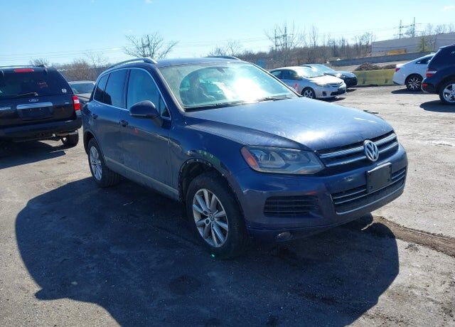2013 VOLKSWAGEN Touareg