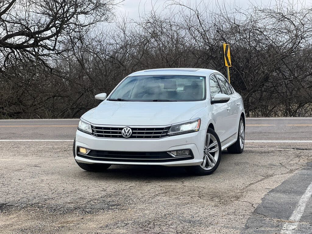 2017 VOLKSWAGEN Passat