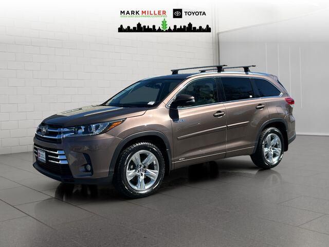 2017 TOYOTA Highlander
