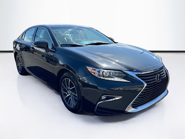 2017 LEXUS ES
