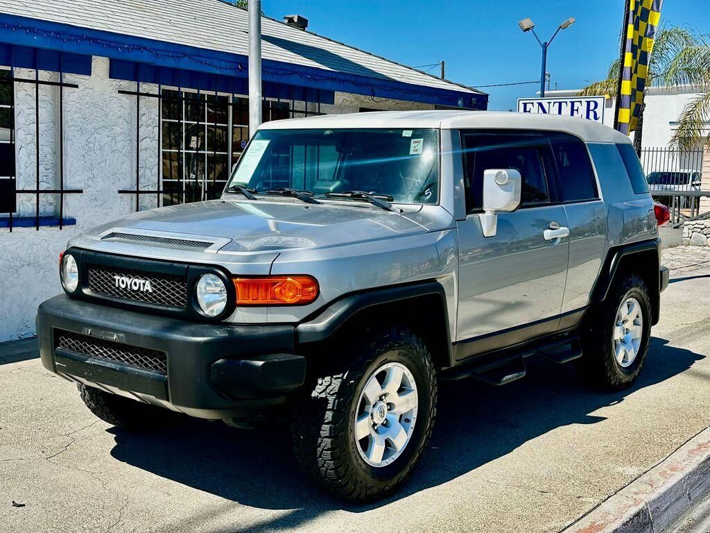2010 TOYOTA FJ Cruiser