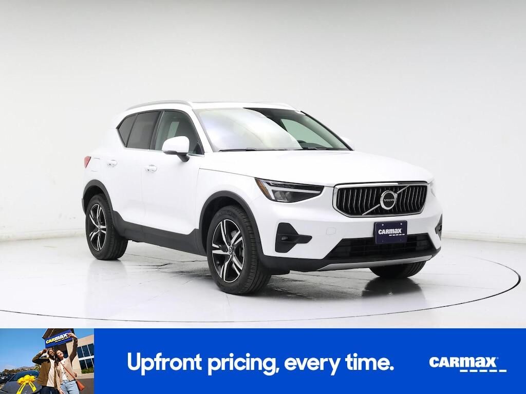 2023 VOLVO XC40