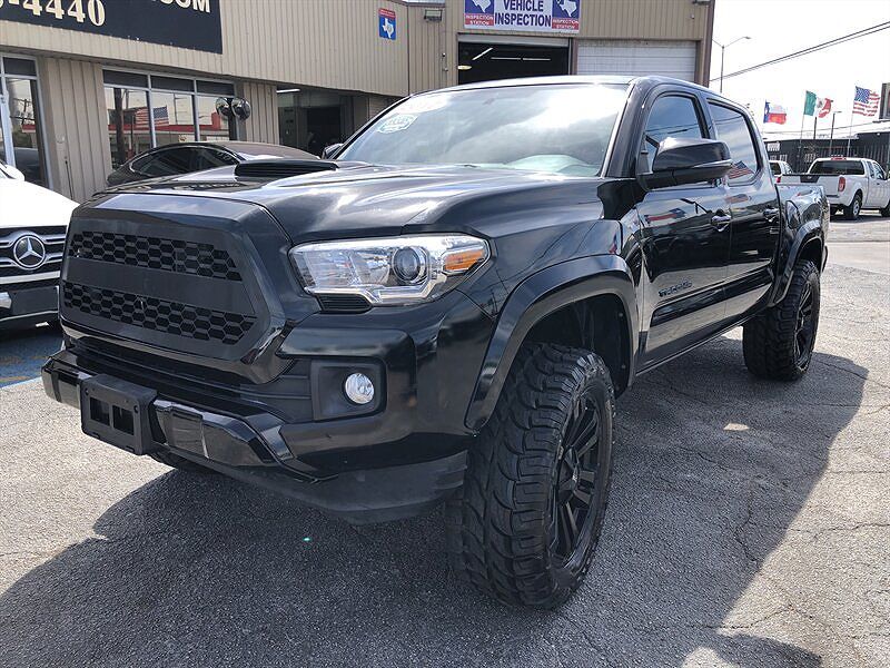 2017 TOYOTA Tacoma