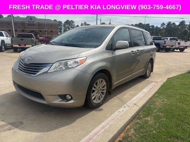 2017 TOYOTA Sienna