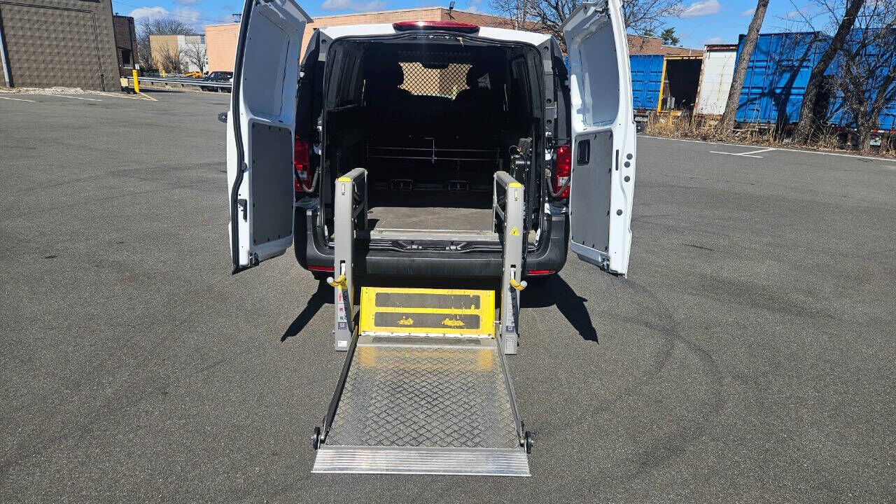 2019 MERCEDES-BENZ METRIS