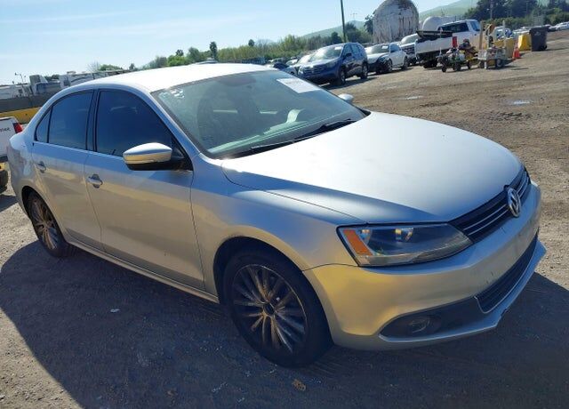 2011 VOLKSWAGEN Jetta