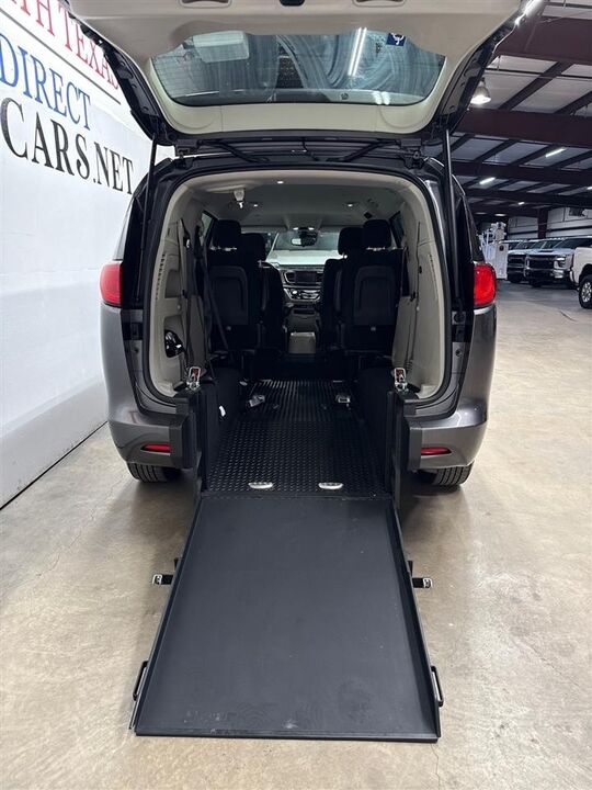 2023 CHRYSLER Voyager