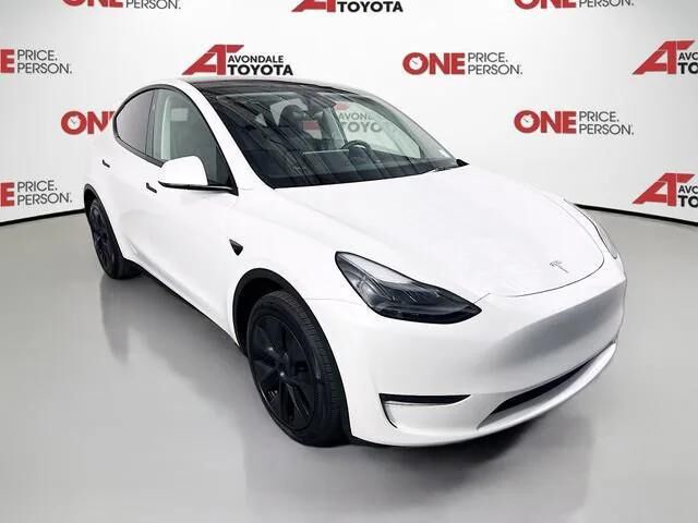2025 TESLA Model Y